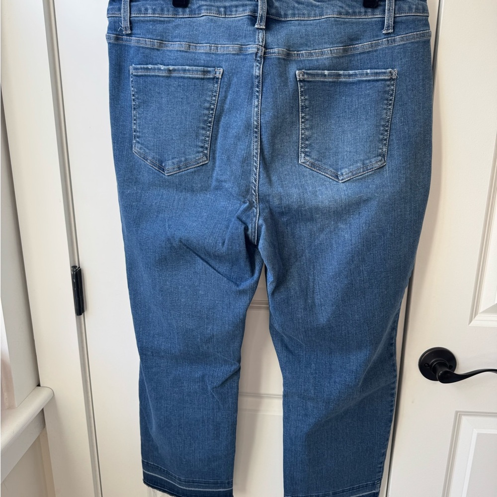 Time and Tru Women’s High Rise Jeans - Picture 4 of 6